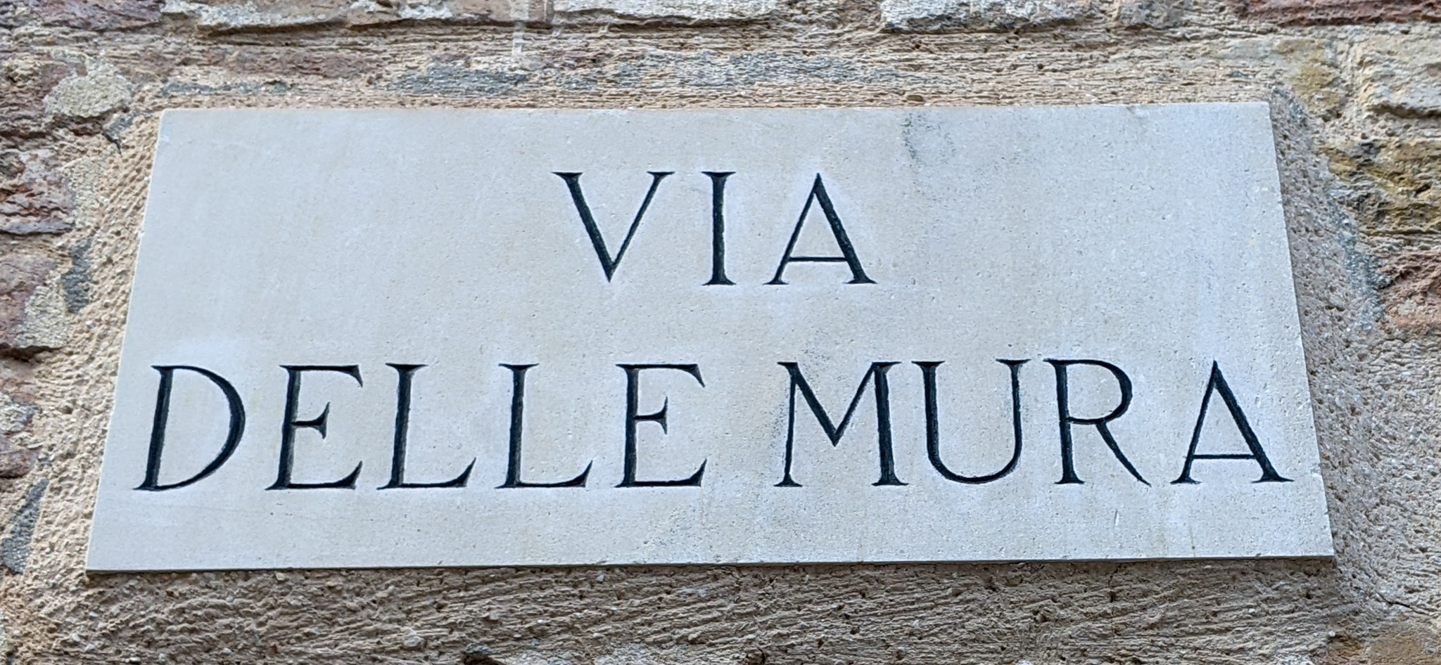 Via Delle Mura