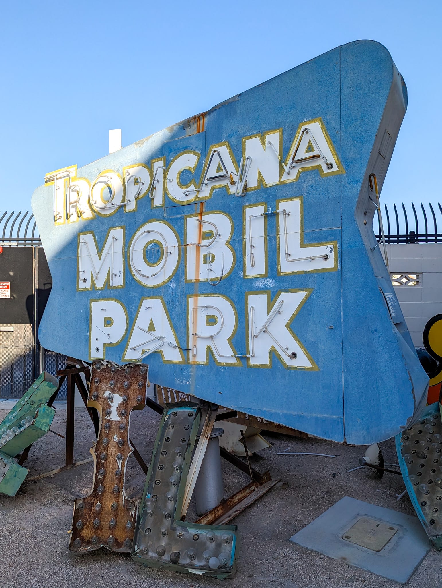 Tropicana Mobil Park