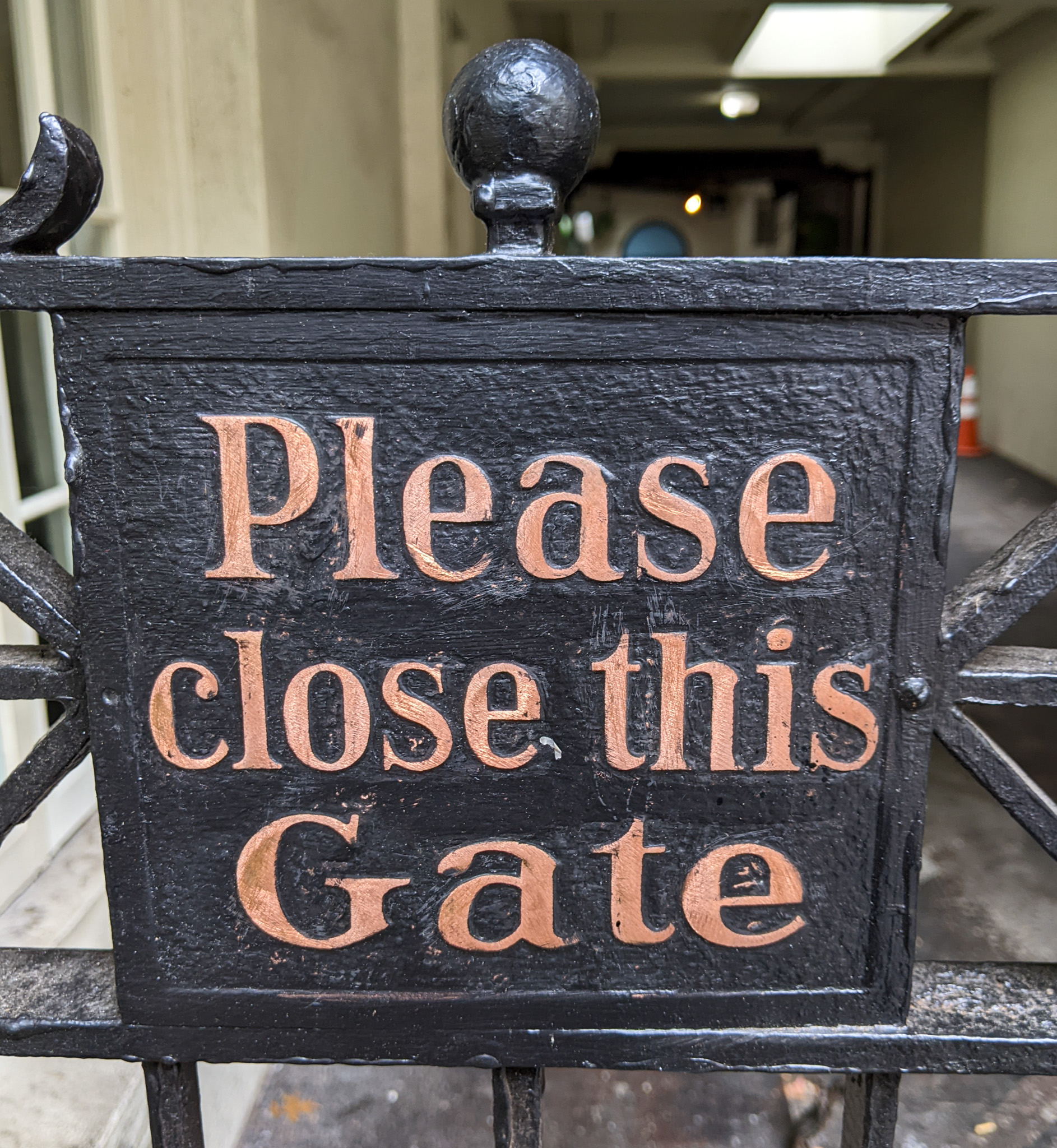 Please close this gate